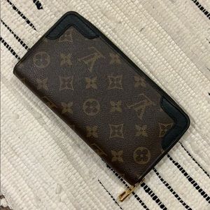 SOLD Louis Vuitton Wallet Zippy